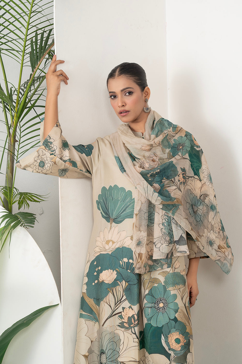 Beige Thin Chanderi Delicate Floral Artwork Printed Stole (1 PC)