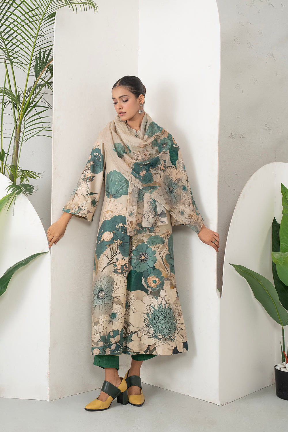 Beige Thin Chanderi Delicate Floral Artwork Printed Stole (1 PC)