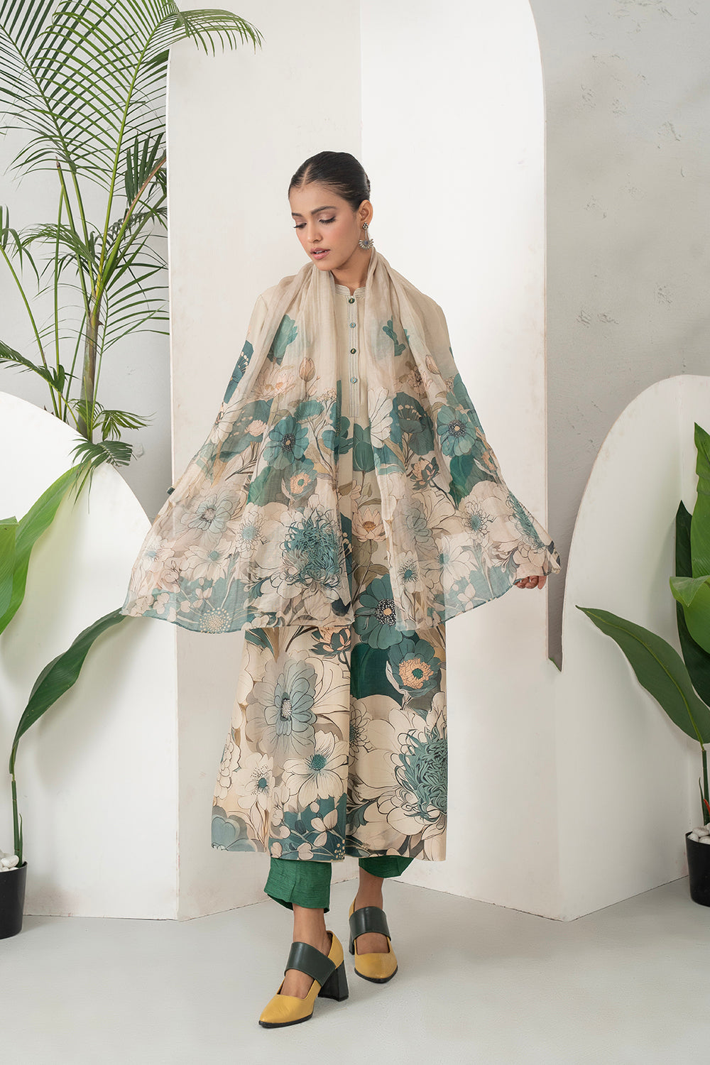 Beige Thin Chanderi Delicate Floral Artwork Printed Stole (1 PC)