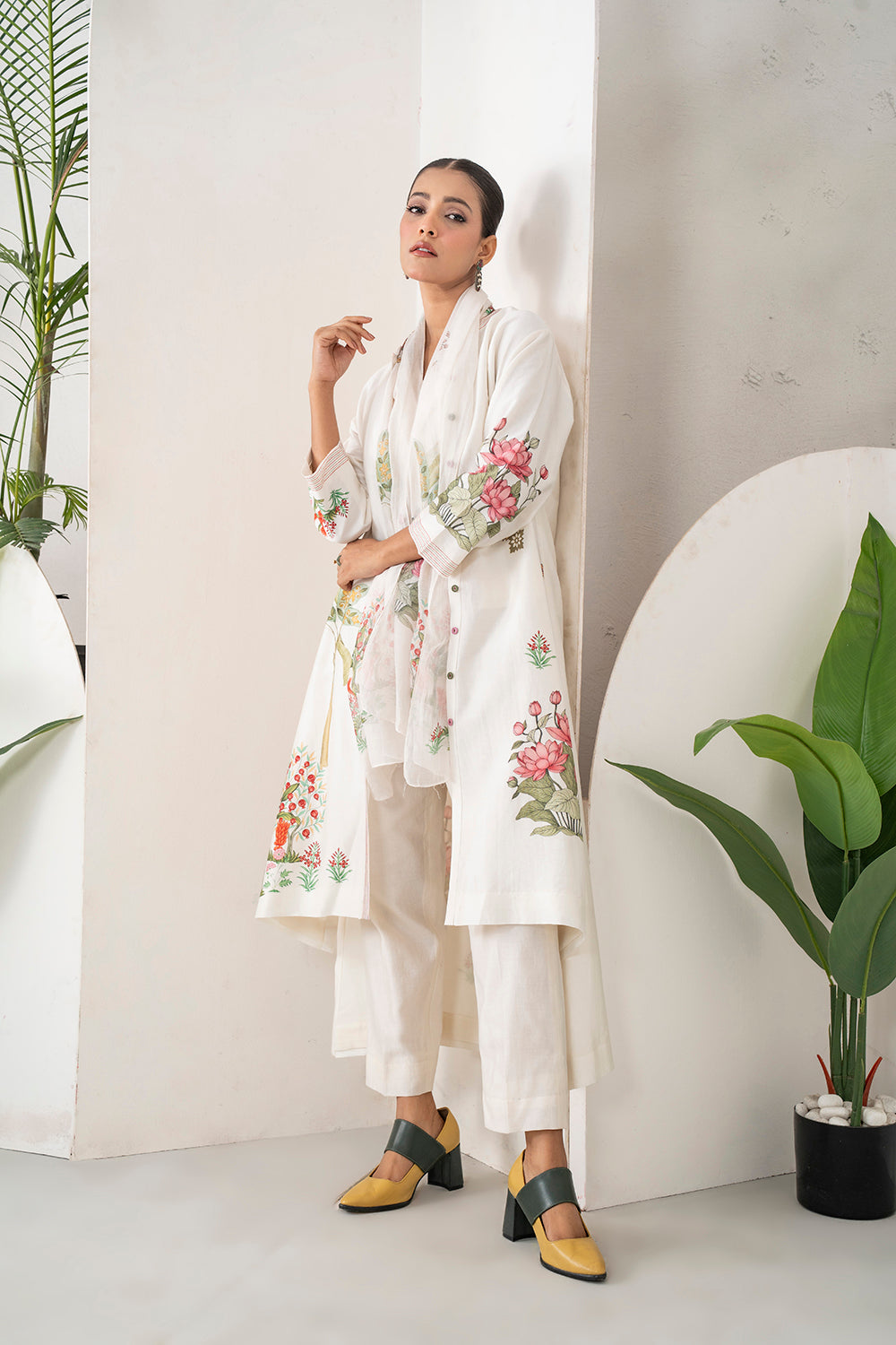 Ivory Thin Chanderi Miniature-Style Garden Printed Stole (1 PC)
